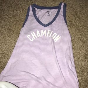 Super cute work out champion shirt